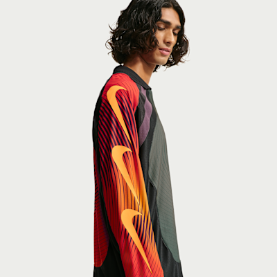 NIKE公式】ナイキ x KOI メンズ ユニフォーム トップス.オンライン